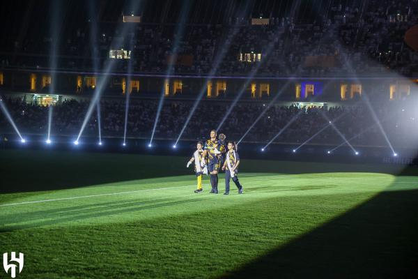 الهلال يساهم في نجاح حفل اعتزال الخالدي