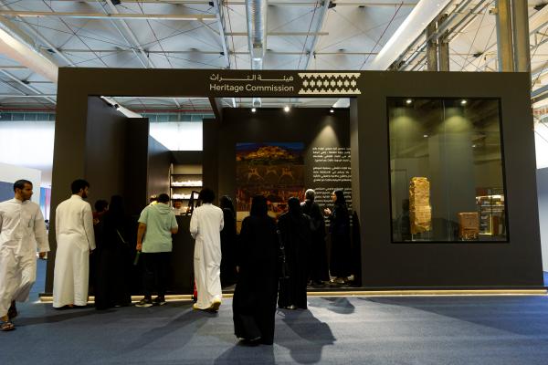 أركان متميزة وقطع أثرية نادرة في جناح «هيئة التراث» بكتاب الرياض