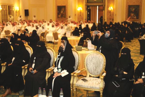 إكساب معلمي «الرابع الابتدائي» و«الثاني المتوسط» معارف ومهارات الاختبارات المعيارية