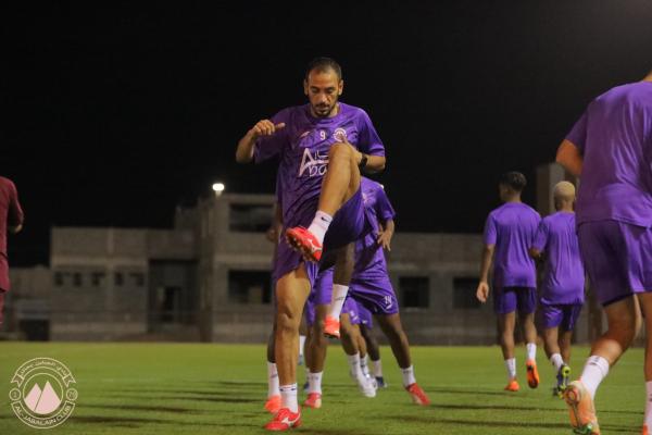 هجر يبحث عن ذاته أمام الحزم