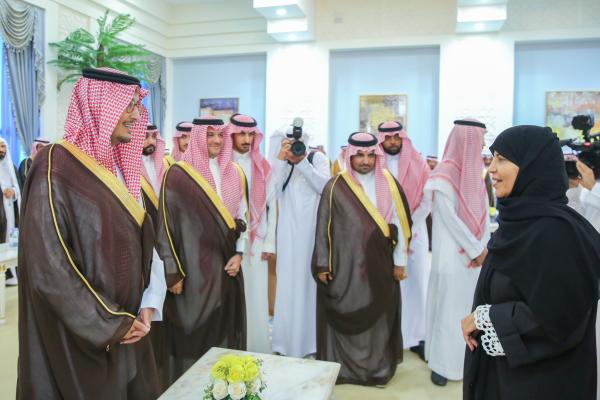 نائب أمير الشرقية يلتقي أهالي الأحساء