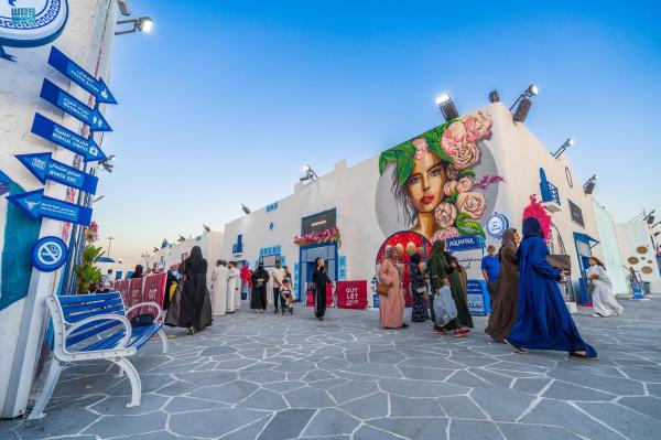 «الجداريات».. روح جمالية تزين أروقة «أوتلت الرياض»