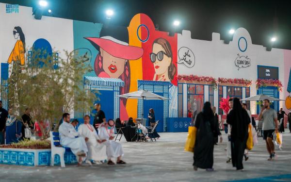 «الجداريات».. روح جمالية تزين أروقة «أوتلت الرياض»