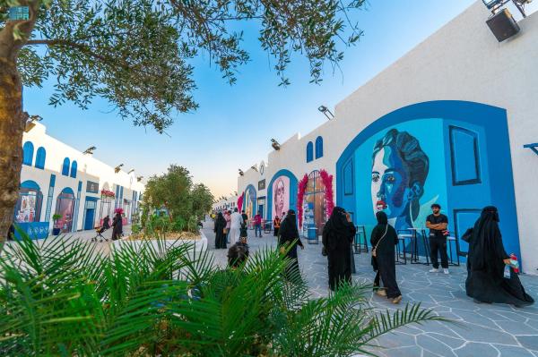 «الجداريات».. روح جمالية تزين أروقة «أوتلت الرياض»