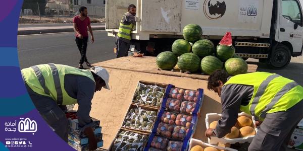 مصادرة 4 أطنان خضراوات وفواكه بجدة