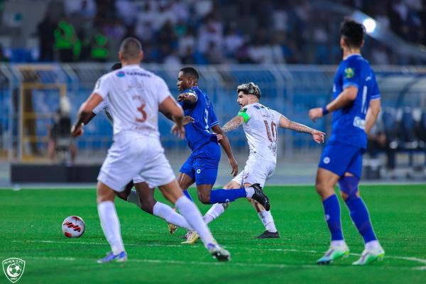 أكتوبر .. الكفة متعادلة بين الهلال والشباب