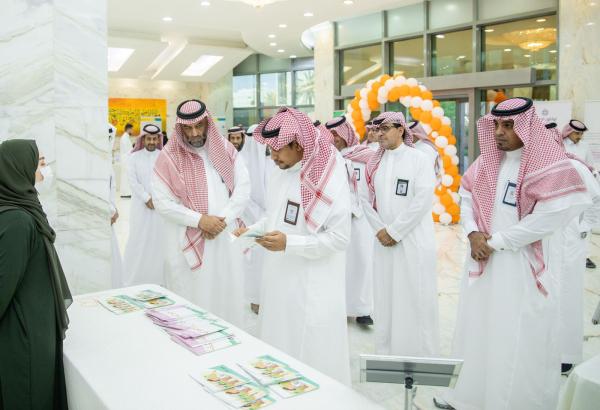 بمشاركة 6 أجنحة.. مدير تعليم الرياض يفتتح معرضًا عن الصحة النفسية