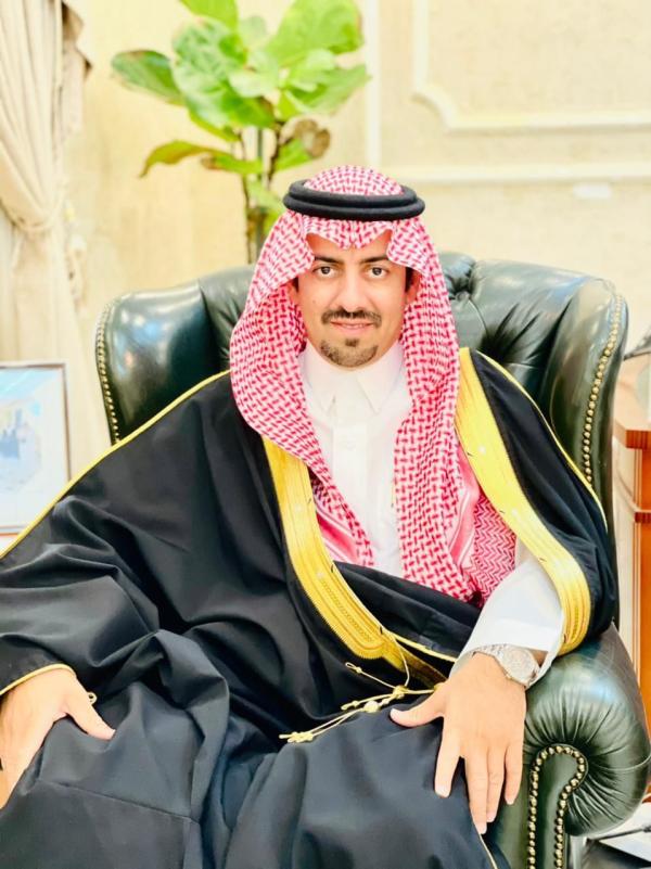 محافظ القطيف يعزي اسرة الطفل الشعله