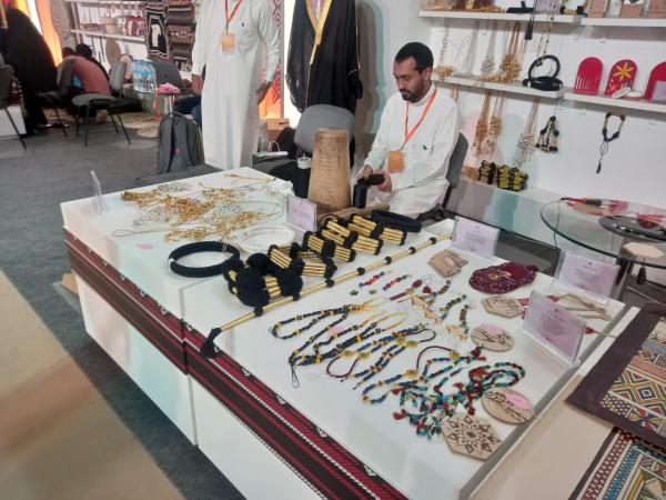 بالصور.. زوّار بمعرض «تراثنا» المصري يشيدون بالحرف اليدوية السعودية