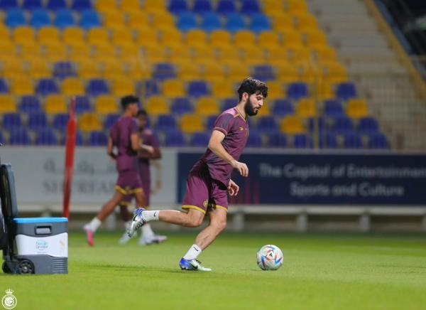 ماشاريبوف وبيتي ينتظمان في تدريبات النصر