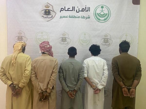 عاجل| القبض على شخص لنقله 4 مخالفين أحدهم متنكر بزي نسائي في الأمواه