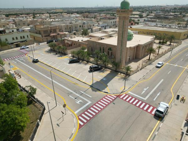 معالجة 450 حفرة وهبوطا بشوارع رأس تنورة