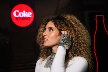 كوكاكولا تسلط أضواء العالم على الفنانة السعودية تام تام مع إطلاق أغنية كأس العالم فيفا 2022 "Kind of Magic"