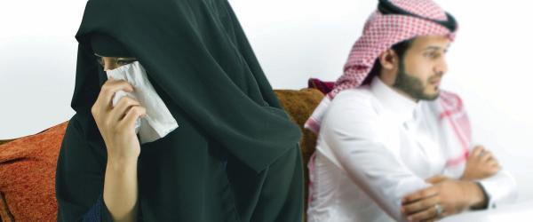«السوشيال ميديا»..المتهم الأول لكثرة الطلاق والعزوف عن الزواج