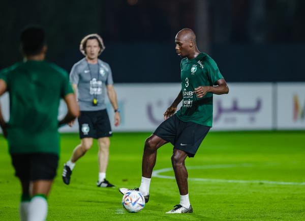عودة سالم الدوسري وعبدالله مادو تنعش المنتخب السعودي