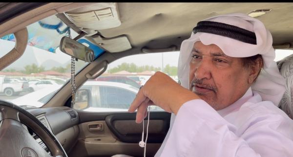 كلية السلام بـ «طيبة».. ازدحام المركبات ونقص أماكن الاستراحة يرهقان أولياء الأمور