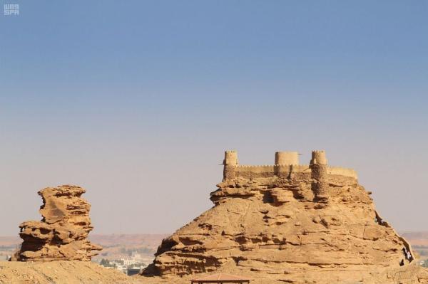 منها أعمدة الرجاجيل.. أبرز المعالم والأنشطة السياحية بالجوف التاريخية