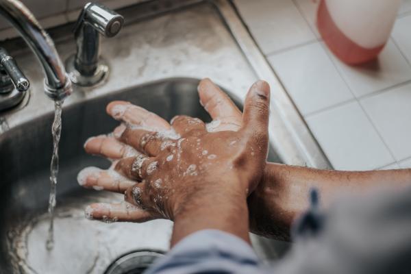 الطريق الصحيحة لغسل اليدين - مشاع إبداعي