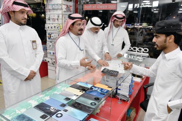 حملة ثلاثية تضبط 86 مخالفة «توطين» بالسوق القديم في الدمام