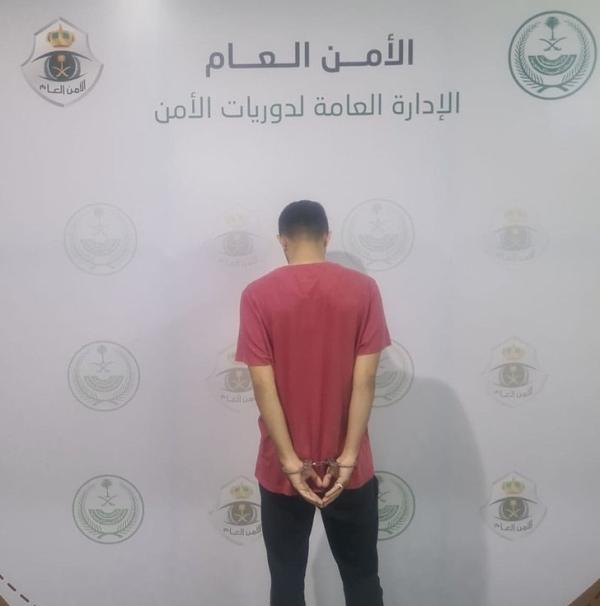 الطائف.. القبض على شخص لامتهانه العملة الوطنية