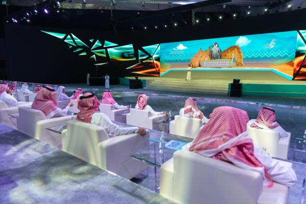 إقبال كبير على المزاد من هواة تربية الصقور - واس