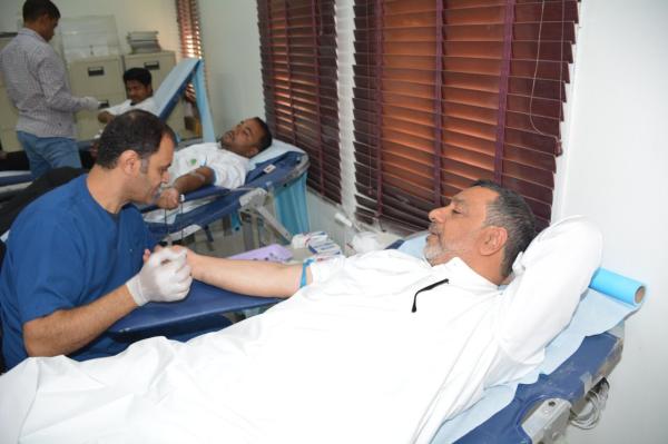 58 متبرعاً بالدم من منسوبي ومراجعي بلدية القطيف