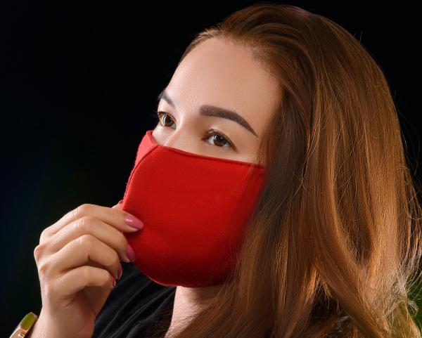 يجب الاهتمام باختيار نوع القماش الخاص بقناع الوجه لتفادي مشكلات البشرة- مشاع إبداعي