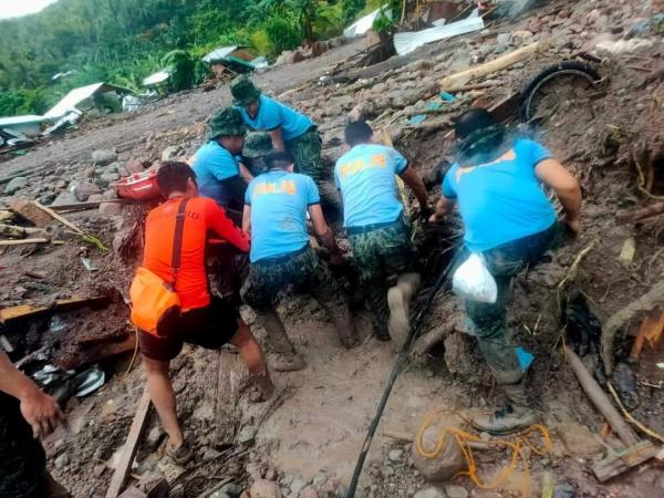 العاصفة الاستوائية تودي بحياة أكثر من 140 شخصًا في الفلبين- رويترز