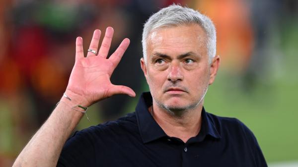 'أسماك القرش' تحفز مورينيو في الدوري الأوروبي