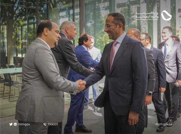 نائب رئيس جامعة سيدني الأسترالية د. شاين جريفن يستقبل وزير الصناعة والثروة المعدنية - حساب الوزارة على تويتر