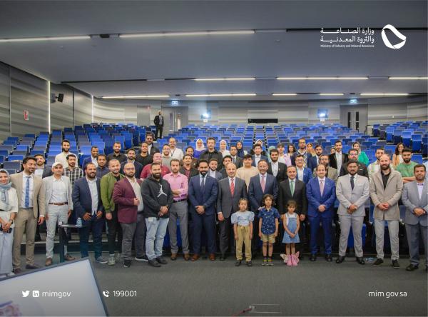وزير الصناعة والثروة المعدنية يلتقي في سيدني عددا من الطلاب السعوديين المبتعثين - حساب الوزارة على تويتر
