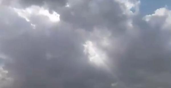 الطقس اليوم في المملكة.. سماء غائمة جزئيا وسحب رعدية ممطرة