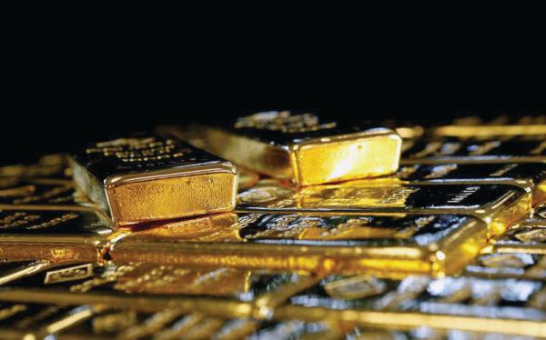 أسعار الفائدة تضغط على المعدن النفيس (وكالات)