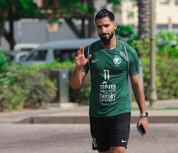 'الأخضر' يستأنف تدريباته..وثلاثي المنتخب يكتفي بالتأهيل
