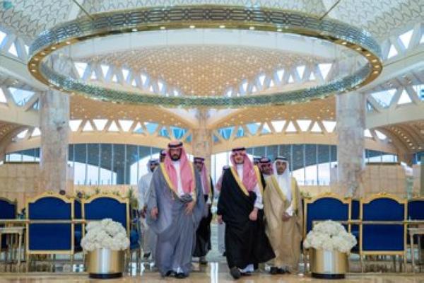أثناء استقبال وزير الداخلية الكويتي في الرياض - واس
