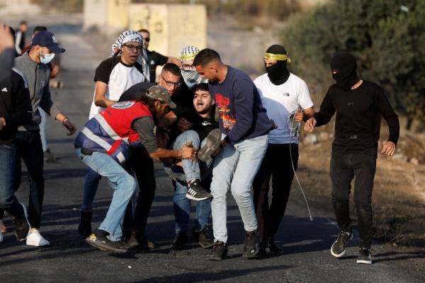 قوات الاحتلال تعتقل 14 فلسطيني في الضفة الغربية
