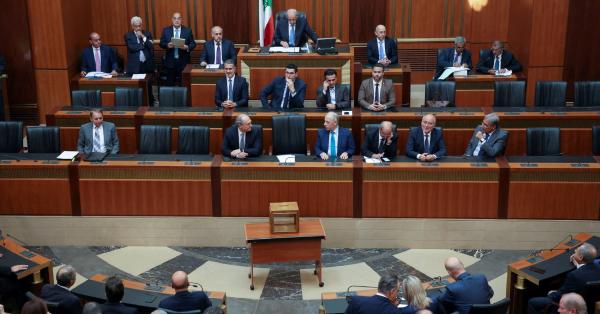 النواب ينتخبون 'الفراغ' بالجلسة الخامسة لاختيار رئيس لبنان