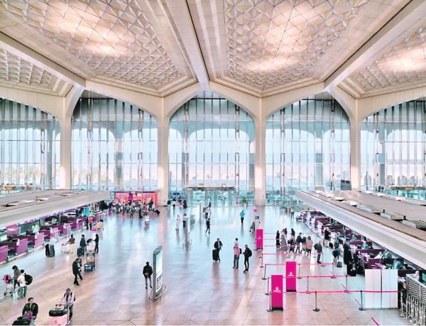 200 موظف لإرشاد جماهير المونديال بمطارات الدمام