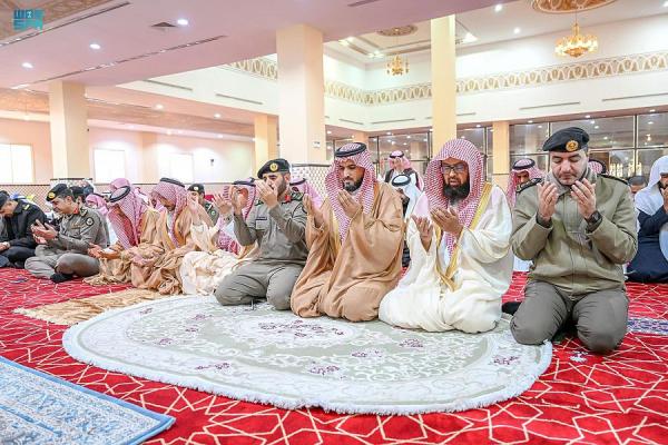 عاجل / بدء صلاة الاستسقاء في المسجد الحرام