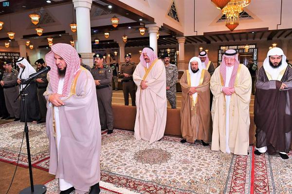 عاجل / بدء صلاة الاستسقاء في المسجد الحرام