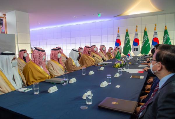 ولي العهد يعقد جلسة مباحثات رسمية مع رئيس كوريا الجنوبية