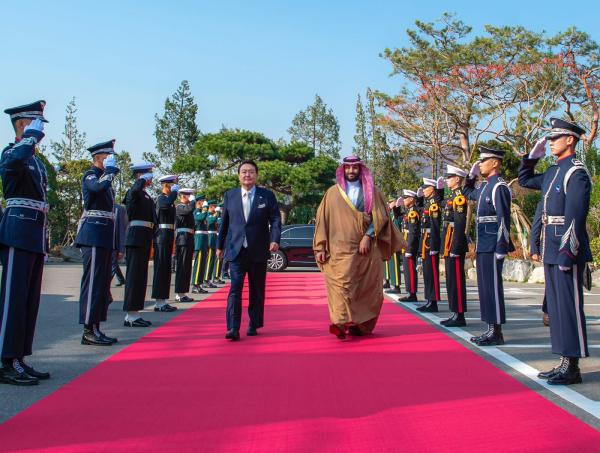 ولي العهد يعقد جلسة مباحثات رسمية مع رئيس كوريا الجنوبية