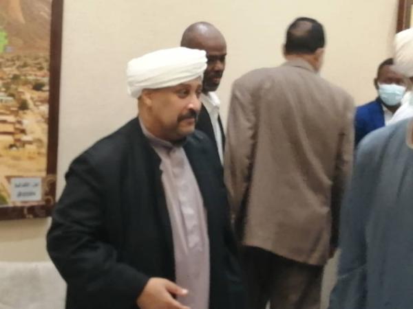 الميرغني رفض استقبال ابنه الحسن له في مطار الخرطوم - اليوم