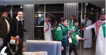 استقبال الفائزين ببطولة الأولمبياد العالمي للروبوت بمطار الملك خالد في الرياض - حساب وزارة التعليم تويتر