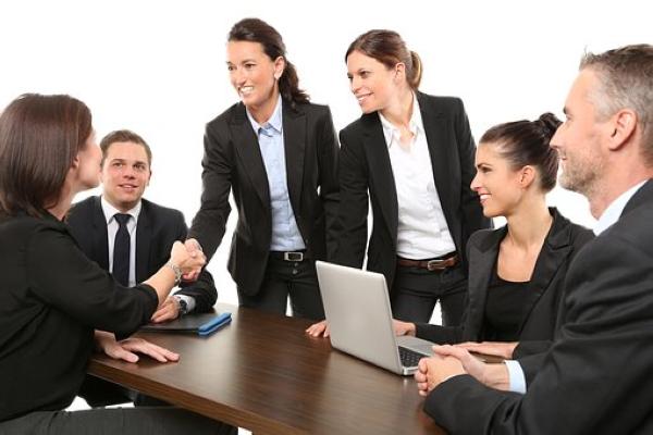 تعلم مهارات إدارة الحوار توثق علاقتك مع الآخرين - مشاع إبداعي