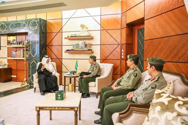 أمير الشرقية يستقبل مدير عام الجوازات