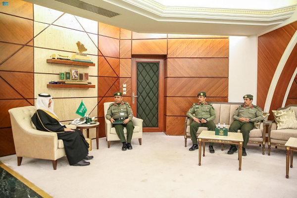أمير الشرقية يستقبل مدير عام الجوازات