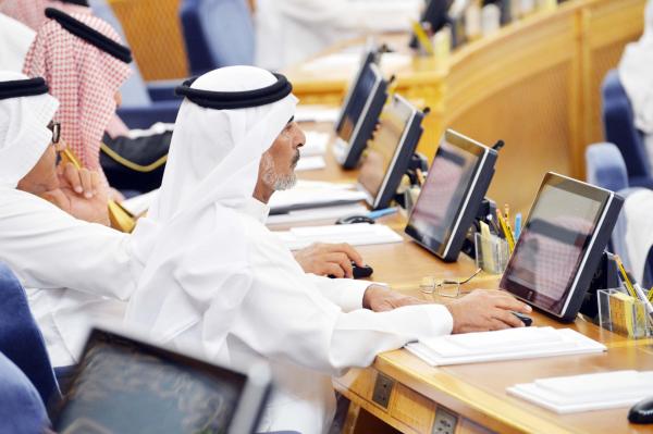 التصويت على عددٍ من توصيات لجنة التجارة والاستثمار - حساب مجلس الشورى على تويتر