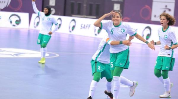 'القدم النسائية' تفتح باب التسجيل في الصالات