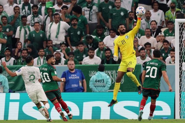 العويس.. ليبرو بقفازات.!